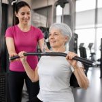 10 exercícios de musculação para idosos: benefícios, segurança e como começar