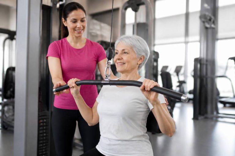 10 exercícios de musculação para idosos: benefícios, segurança e como começar